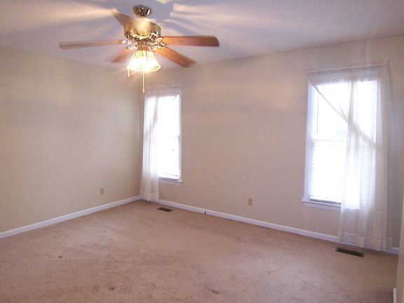 5th image of 225 Nancy Dr