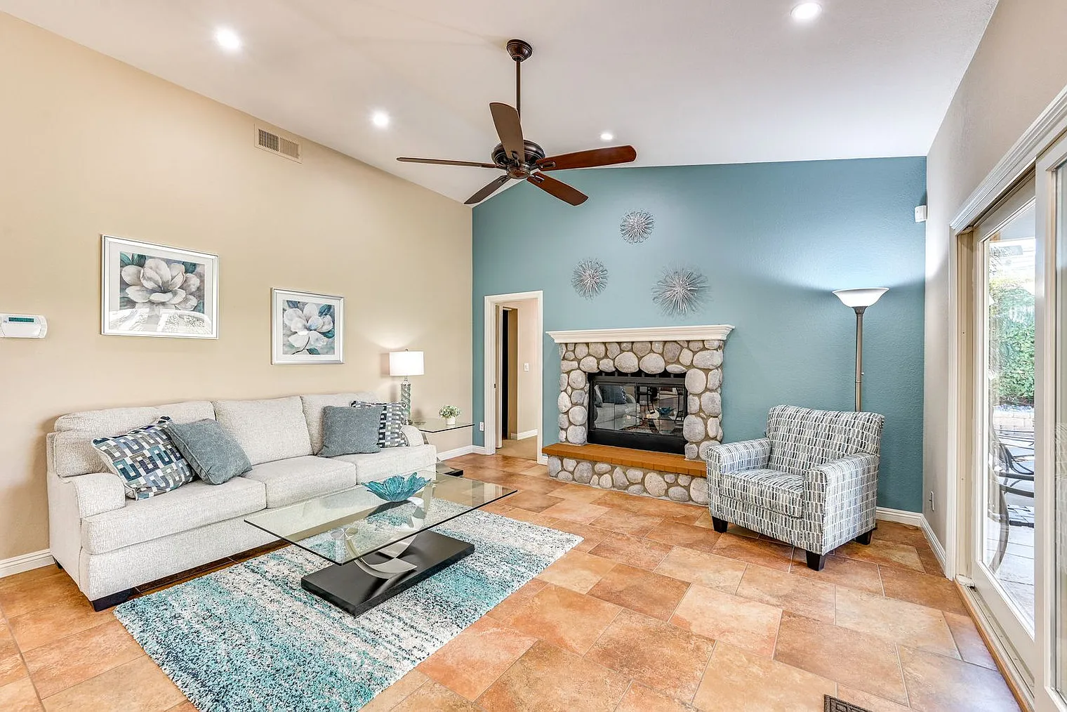 5 bed, 3.0 bath, 2378 sqft, $11,676 — Photo 3