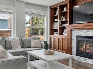 200 E Douglas Ridge Cir SE, Calgary, AB T2Z3C4