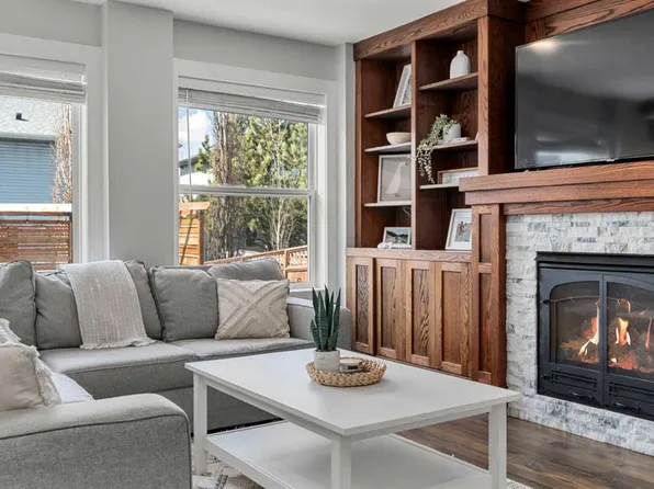 200 E Douglas Ridge Cir SE, Calgary, AB T2Z 3C4
