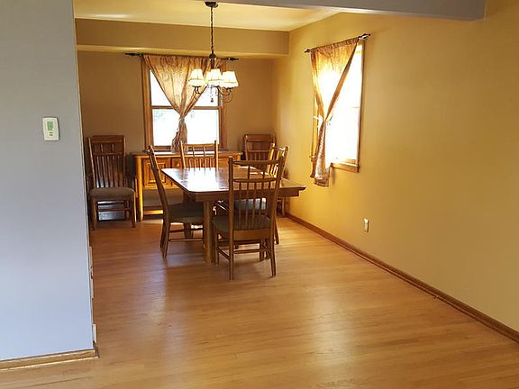 4th image of 2390 Camelot Dr