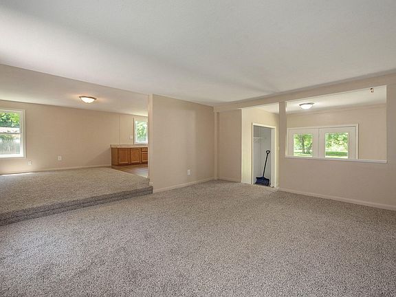 4th image of 196 N Gardner Ave