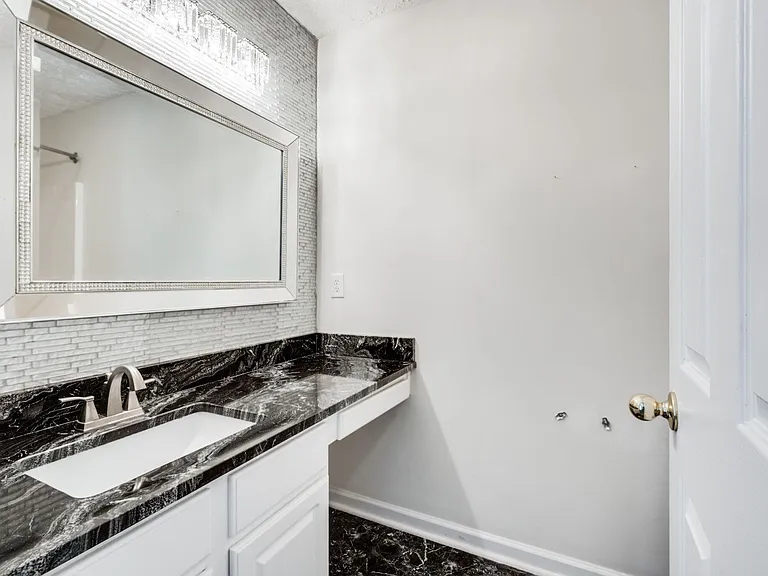 209 Shadow Glen Dr — Photo 22