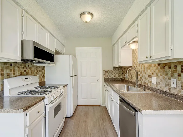 418 Linden St #A — Photo 10