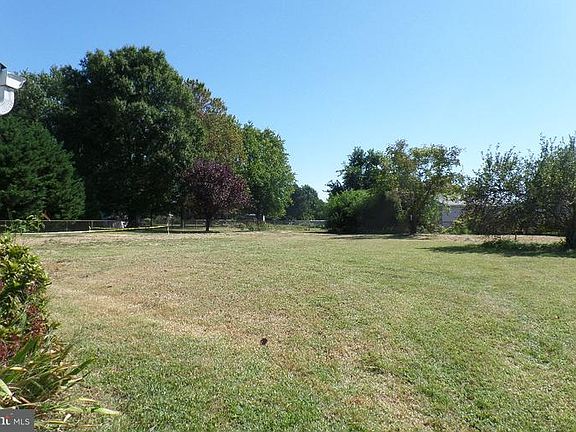 5th image of 127 N Lake Dr