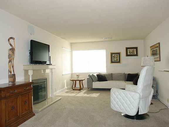3rd image of 3103 Cabrillo Ave