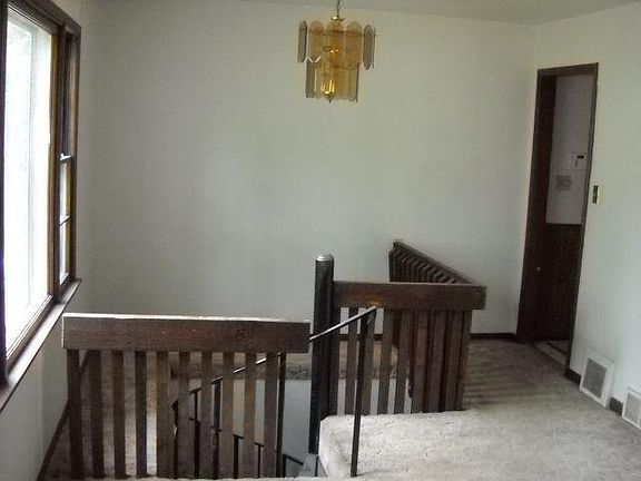 2nd image of 4615 Wood Ave