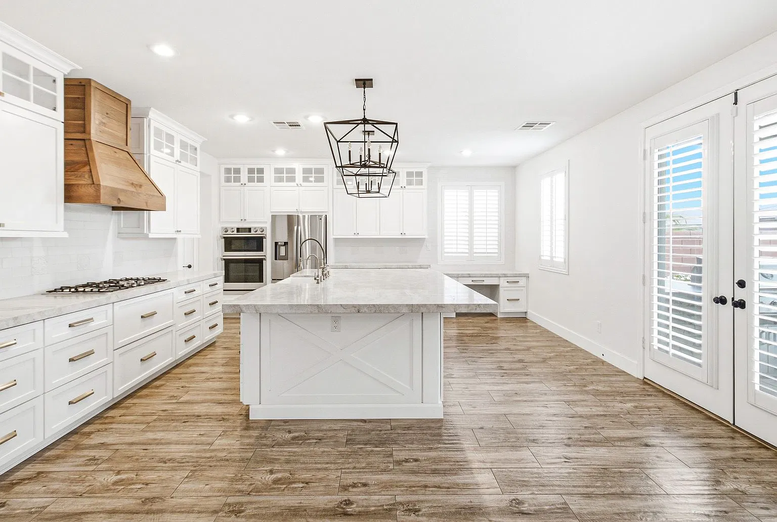 Beautifully upgraded Summerlin home with a private pool and spa! — Photo 3