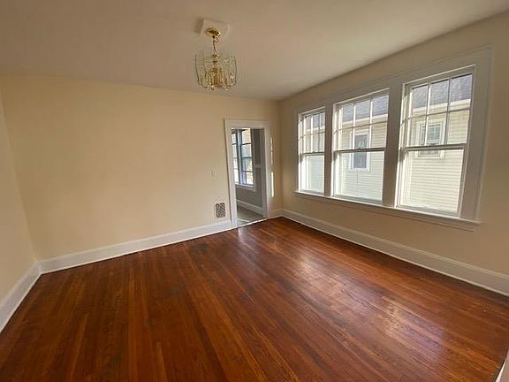 5th image of 108 Scofield Ave #2