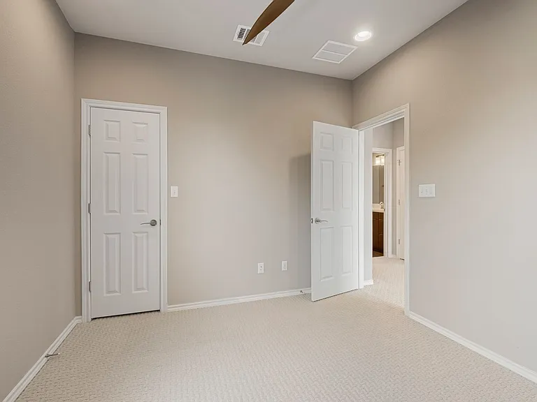 2105 Town Centre Dr #5 — Photo 20