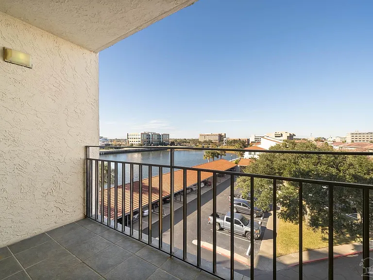 402 Port Royal Way — Photo 13