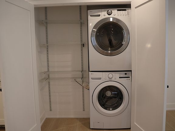 Washer Dryer in Unit