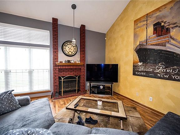 3rd image of 9463 Wimbledon Ct