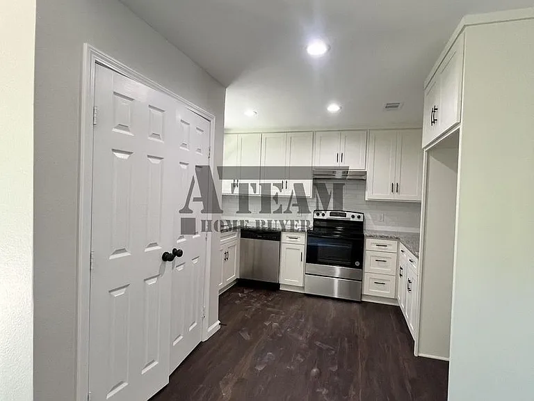 127 Guadalupe St — Photo 8
