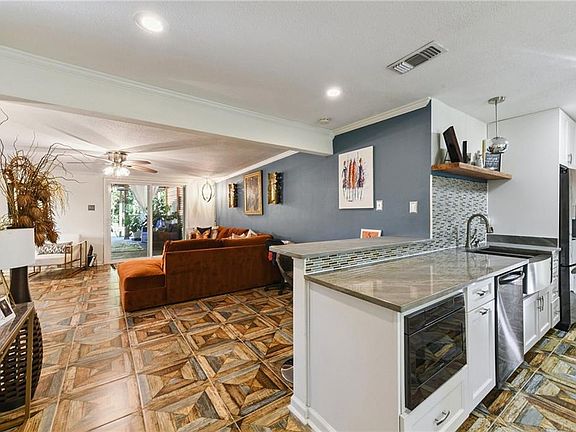 4th image of 308 River Oaks Dr