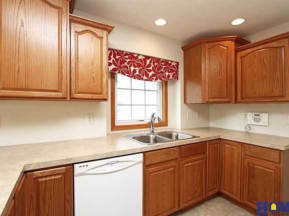 3rd image of 6934 S 88th St