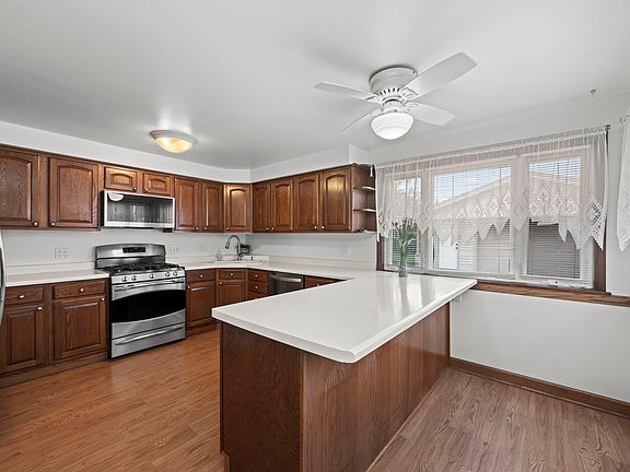 5th image of 10505 S Kilbourn Ave