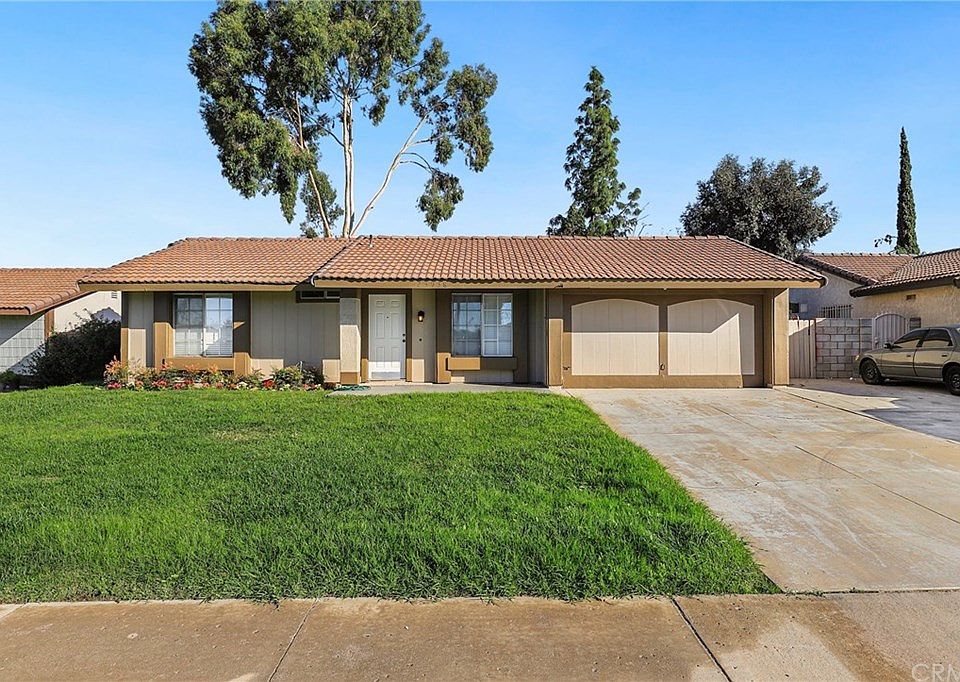 1st image of 23938 Deerfern Ave