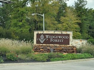 957 Golden Willow Ln, Conroe, TX 77304