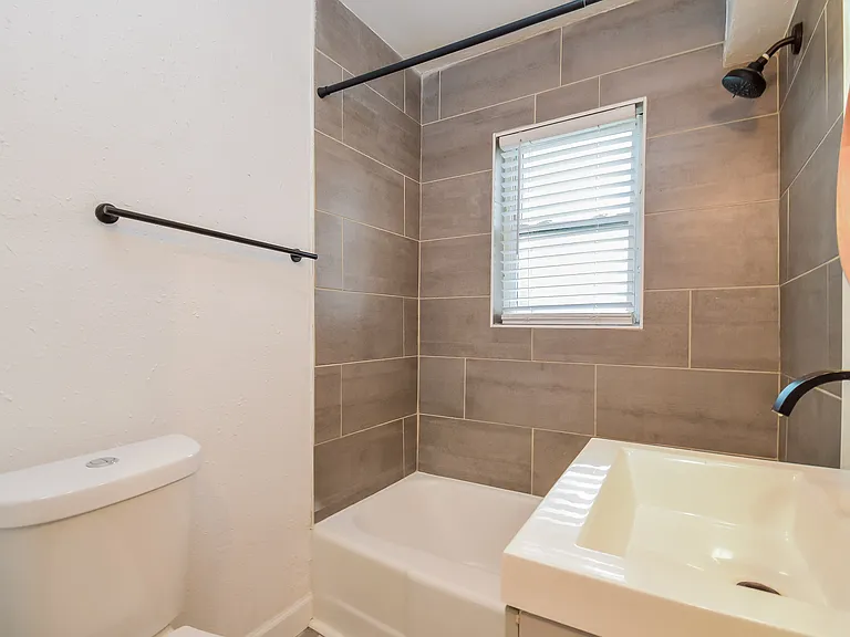 401 Clifton Rd NE #3 — Photo 6