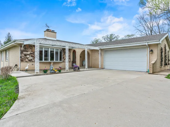 27855 W Main St, Wauconda, IL 60084