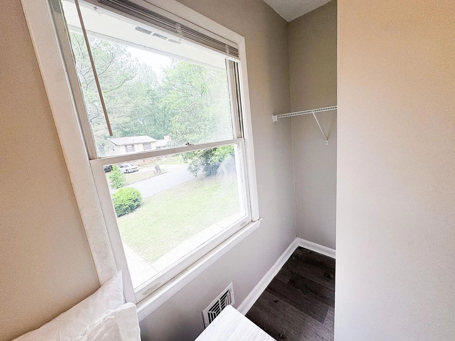 4 bed, 2.0 bath, 1800 sqft, $659 — Photo 4
