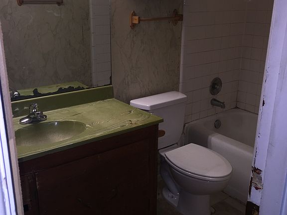 4th image of 3002 Golder Ave