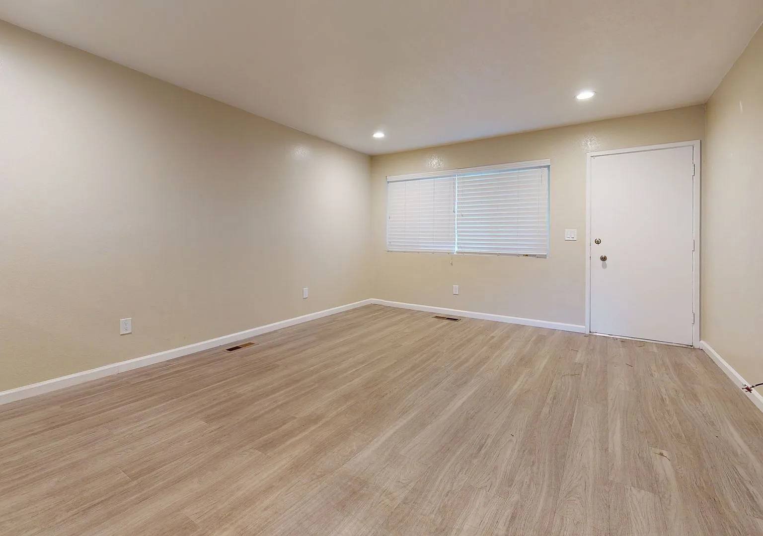 2 bed, 1.0 bath, 700 sqft, $2,850 — Photo 2