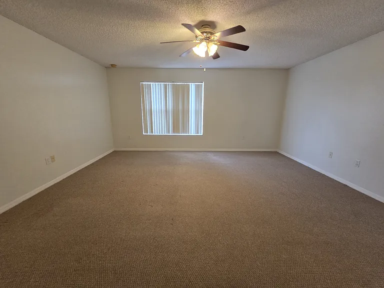330 Aldershot Ct — Photo 27