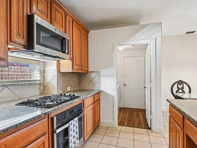 6006 Shadywood Ln — Photo 14