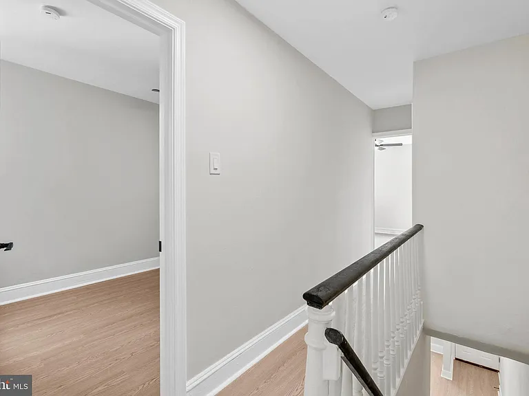35 E Collom St — Photo 12