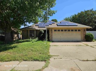 5817 Fox Hunt Dr, Arlington, TX 76017