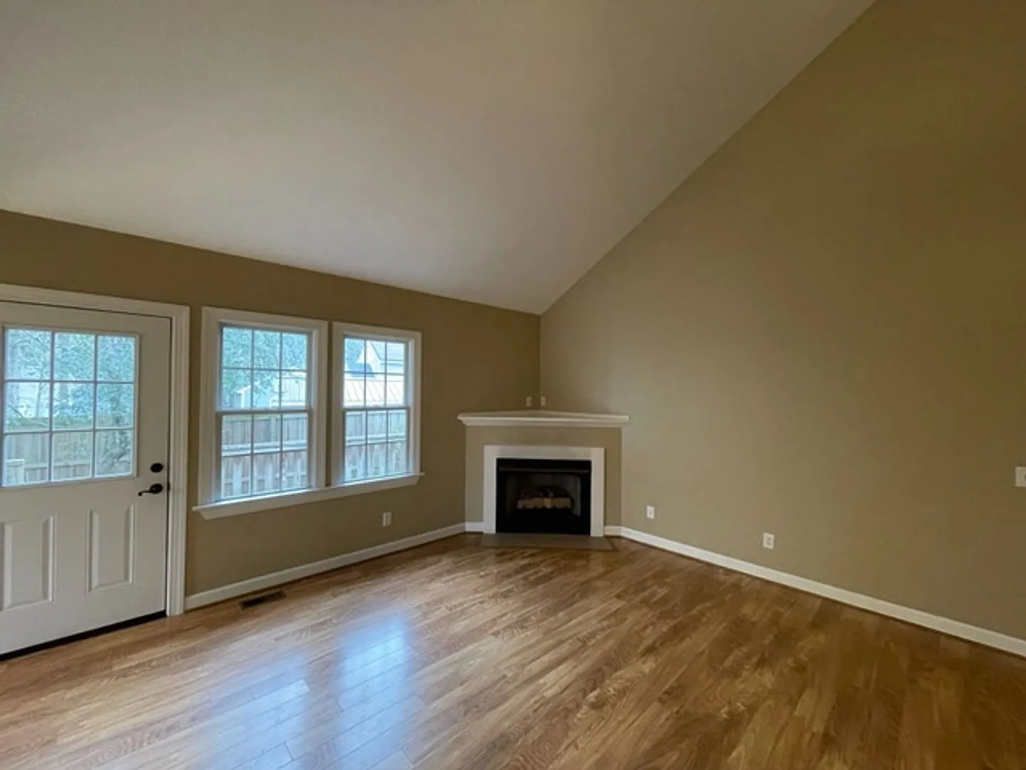 Charming 3-Bedroom in Fuquay! — Photo 4
