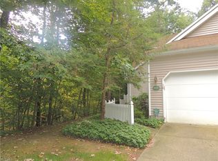 653 Briar Ridge Ln, Akron, OH 44313