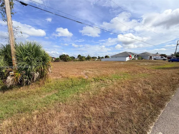 NE 12th Pl, Cape Coral, FL 33909
