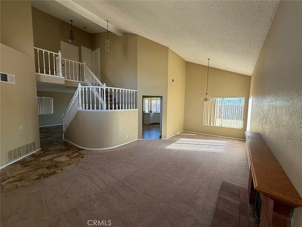 4 bed, 2219 sqft, $3,295 — Photo 3