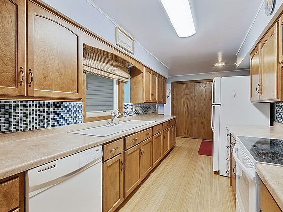 5th image of 1710 Mayflower St