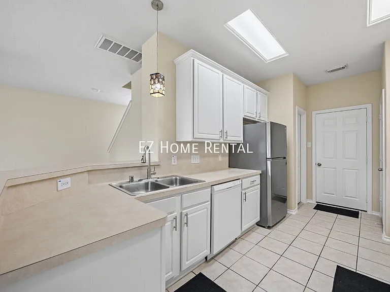 2951 Hackamore Hollow Ln — Photo 10