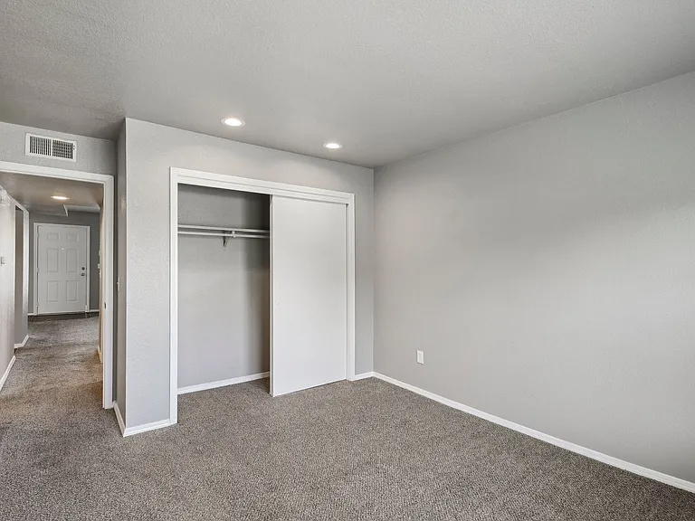 Hidden Hills Apartments — Photo 28