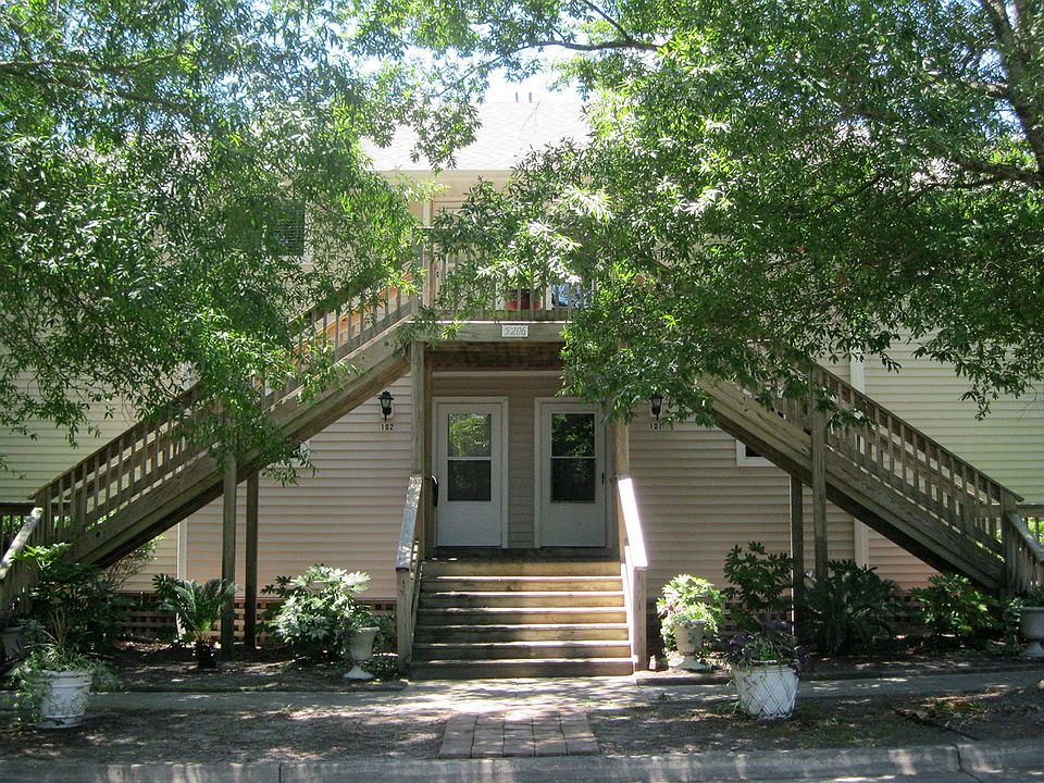 1st image of 5206 Largo Ct #B