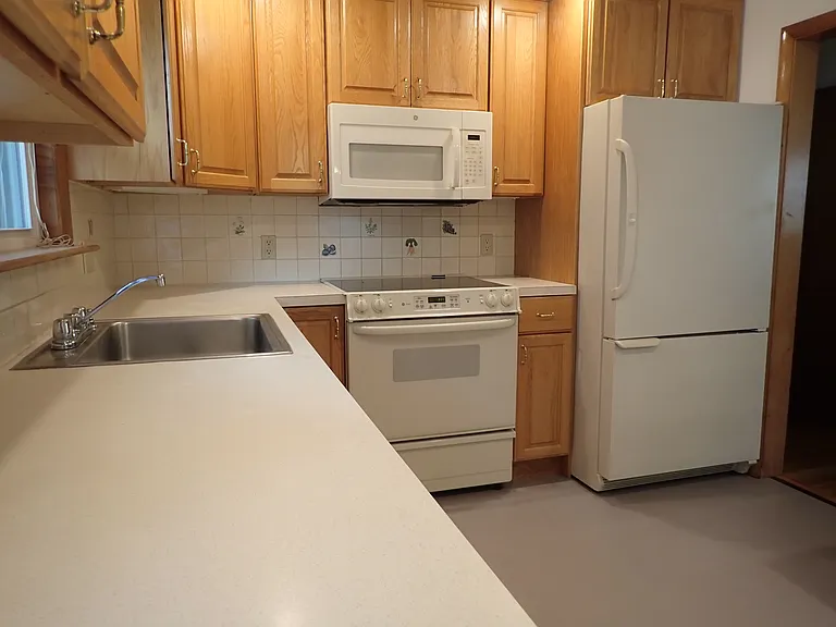 131 Jarvis Cir — Photo 6