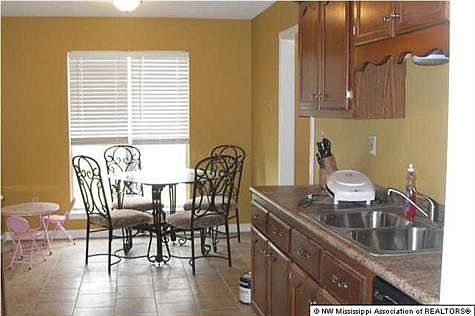 3rd image of 4174 Blackstone Dr