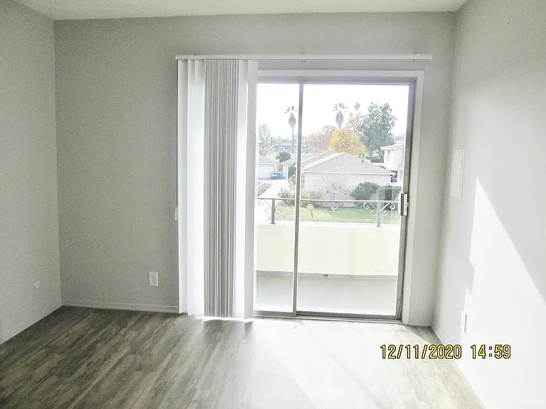Lido Apartments - 3610 Midvale Ave — Photo 19