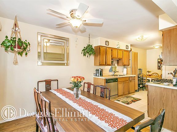 5th image of 33 Harmony Ln
