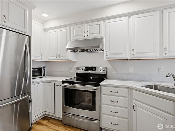 5th image of 2219 Rucker Avenue #201