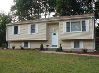 90 Teakwood Rd, Springfield, MA 01128
