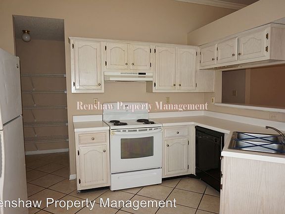 4th image of 2814 Laura Cir E