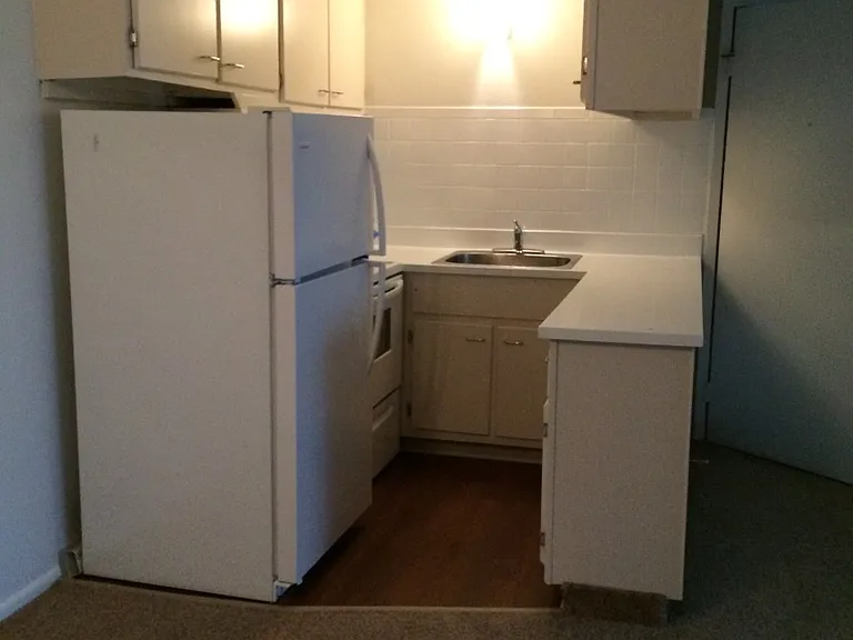 Holland Gardens Apartments — Photo 49