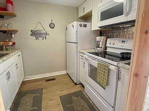 3rd image of 104 Chelsea Dr