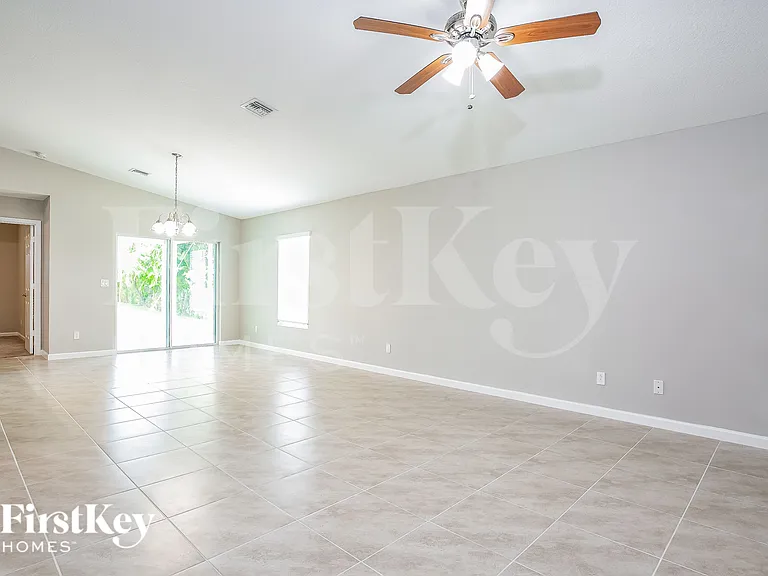 961 SW College Park Rd — Photo 3